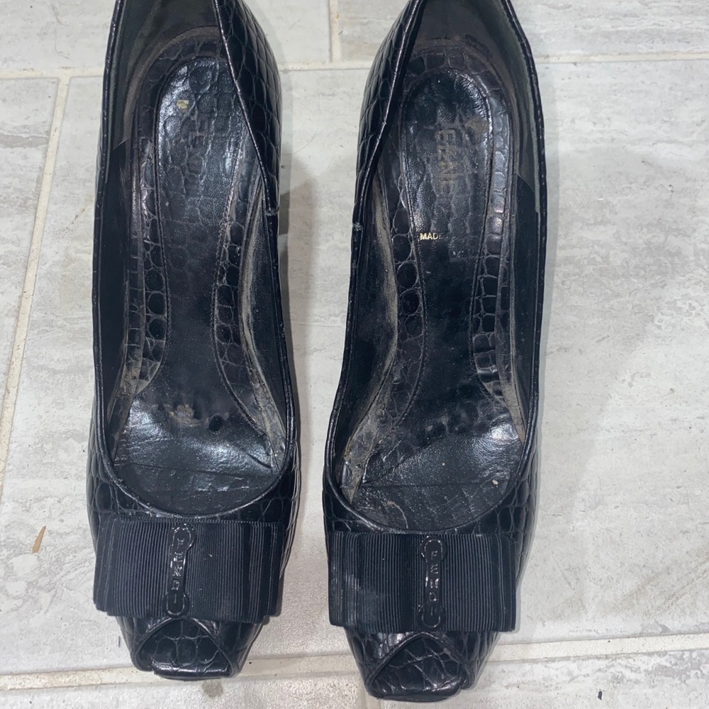 VINTAGE FENDI CROCODILE BOW HEELS